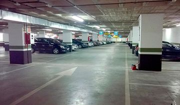 Parking Miguel Yuste parqueadero con carros